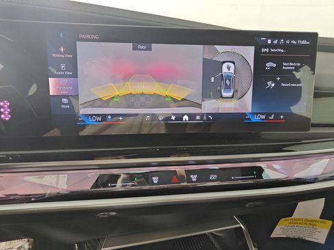 Used 2025 BMW 740i w/ Executive Package image 27