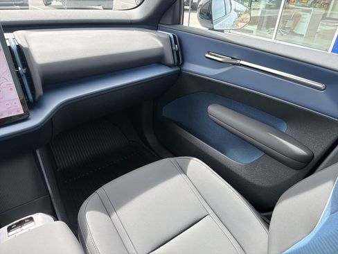 New 2026 Volvo EX30 Plus w/ Protection Package Premier image 13