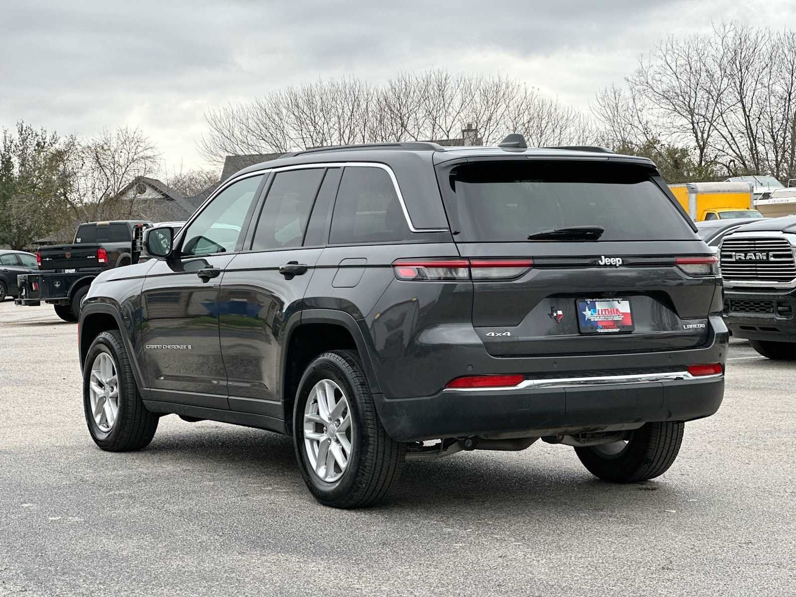 Used 2024 Jeep Grand Cherokee Laredo X w/ Trailer Tow Package AWD/4WD image 13