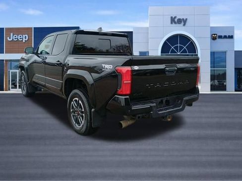 Used 2025 Toyota Tacoma TRD Sport w/ TRD Sport Upgrade Package AWD/4WD image 3