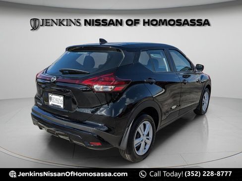 Certified 2025 Nissan Kicks Play S FWD image 3