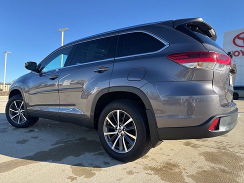 Used 2019 Toyota Highlander XLE image 5