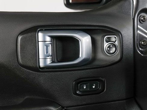 Used 2021 Jeep Gladiator Overland w/ Dual Top Group AWD/4WD image 27