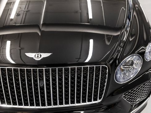 New 2025 Bentley Bentayga Extended Wheelbase image 6