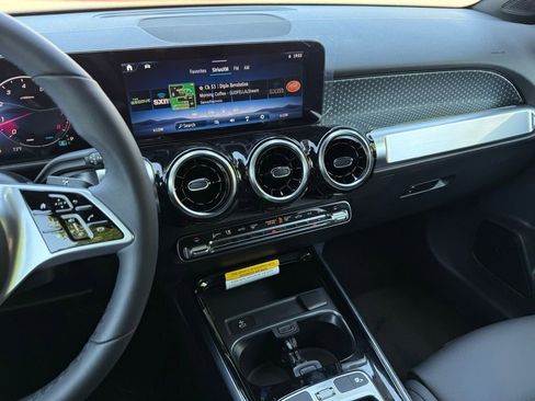 New 2026 Mercedes-Benz GLB 250 image 21