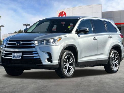 Used 2019 Toyota Highlander LE FWD image 9