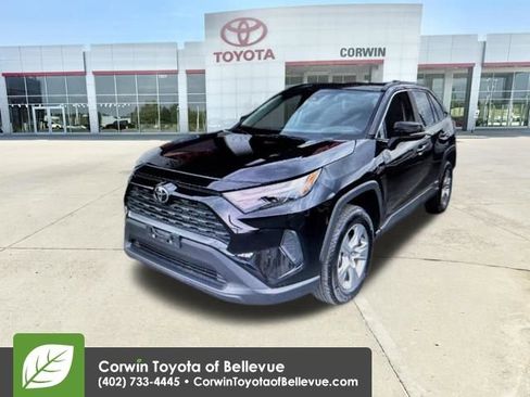 Used 2025 Toyota RAV4 XLE AWD/4WD image 17