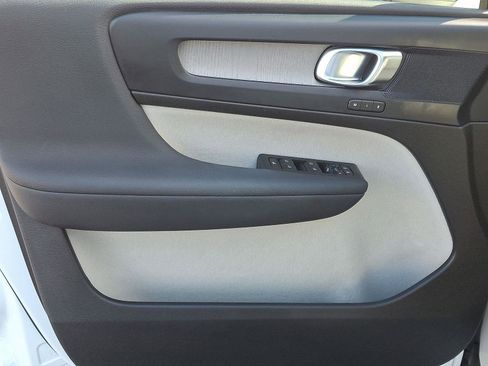 Certified 2023 Volvo XC40 B5 Plus w/ Protection Package Premier image 13