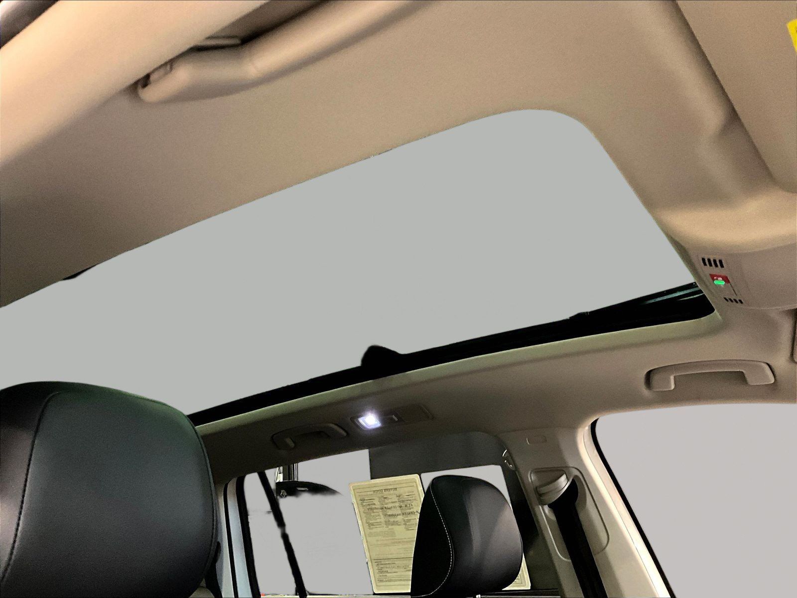 Used 2023 Volkswagen Tiguan SE w/ Panoramic Sunroof Package AWD/4WD image 27