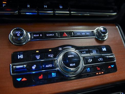 Used 2020 Lincoln Aviator Reserve w/ Equipment Group 202A image 25