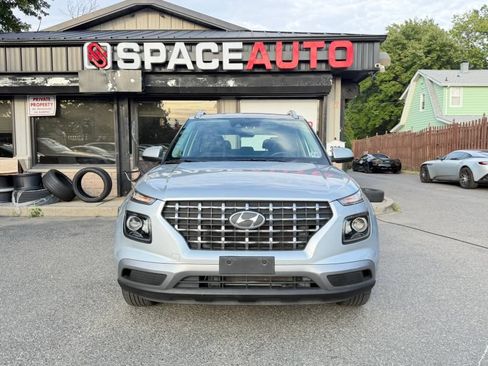 Used 2022 Hyundai Venue SEL w/ Cargo Package FWD image 2
