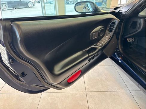 Used 1999 Chevrolet Corvette Coupe w/ Memory Pkg image 8