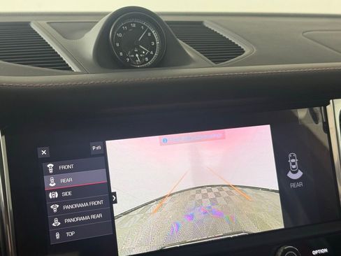 New 2026 Porsche Macan image 33