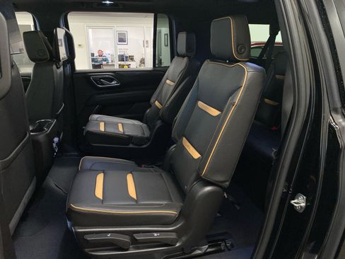 Used 2024 GMC Yukon XL AT4 w/ Technology Package image 10