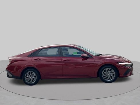 Used 2024 Hyundai Elantra SEL FWD image 6
