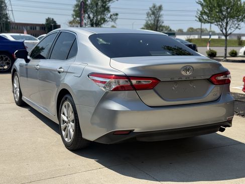 Used 2018 Toyota Camry LE image 5