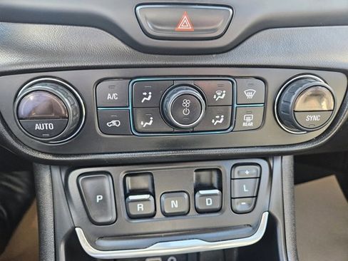 Used 2019 GMC Terrain SLE w/ Driver Convenience Package image 32