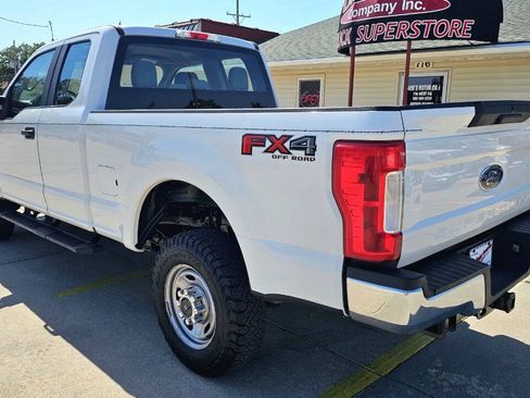 Used 2018 Ford F250 XL w/ Power Equipment Group AWD/4WD image 2