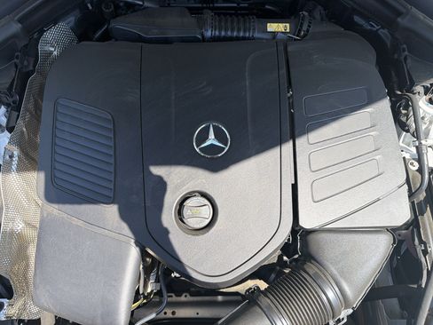 Used 2025 Mercedes-Benz GLC 300 4MATIC image 36