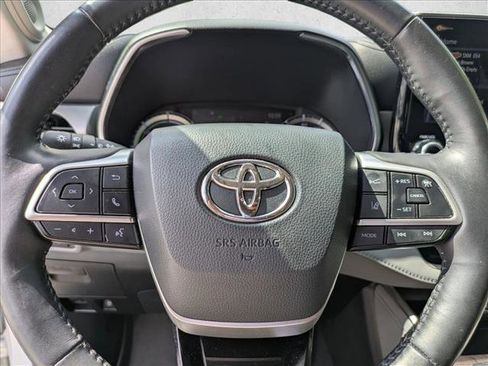 Used 2022 Toyota Highlander Platinum AWD/4WD image 13
