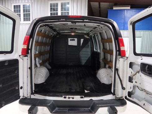 Used 2018 GMC Savana 2500 w/ Driver Convenience Package RWD image 16
