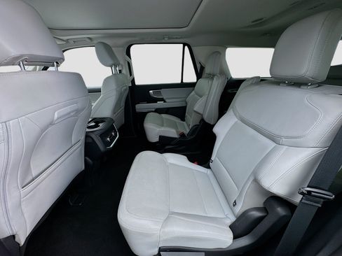 Used 2025 Ford Expedition Platinum AWD/4WD image 16