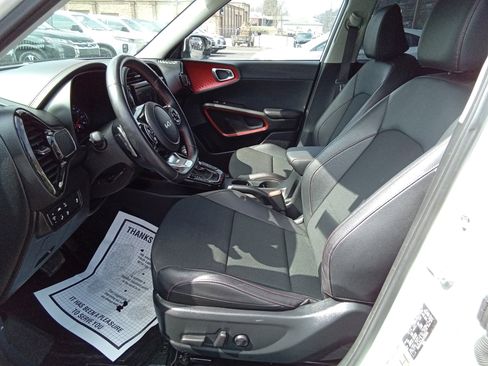 Used 2022 Kia Soul Turbo FWD image 11