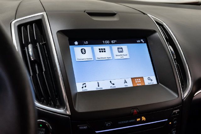 Used 2019 Ford Edge Titanium w/ Equipment Group 301A AWD/4WD image 22