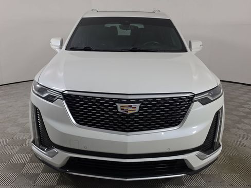 Used 2021 Cadillac XT6 Premium Luxury FWD image 2