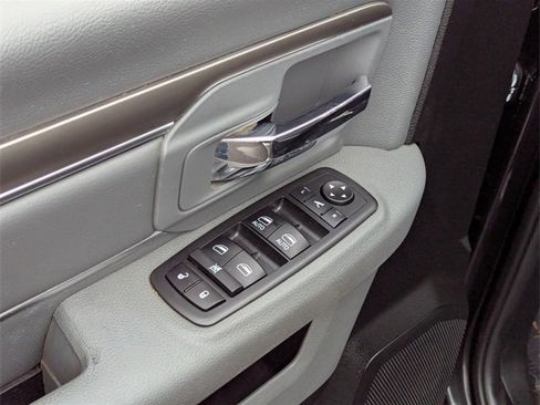 Used 2017 RAM 1500 Classic SLT w/ SLT Plus D￩cor Group image 11