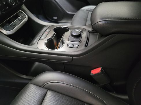 Used 2023 GMC Acadia SLT image 26