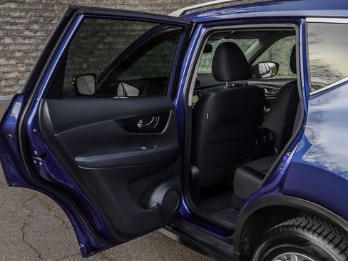 Used 2017 Nissan Rogue SV w/ SV Premium Package image 20