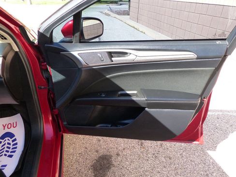 Used 2020 Ford Fusion SE FWD image 41
