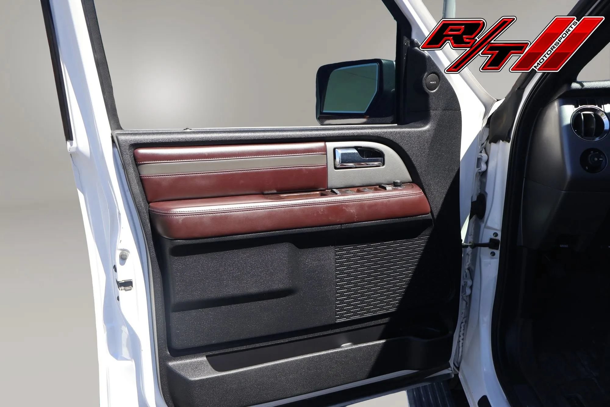 Used 2015 Ford Expedition EL Platinum AWD/4WD image 16