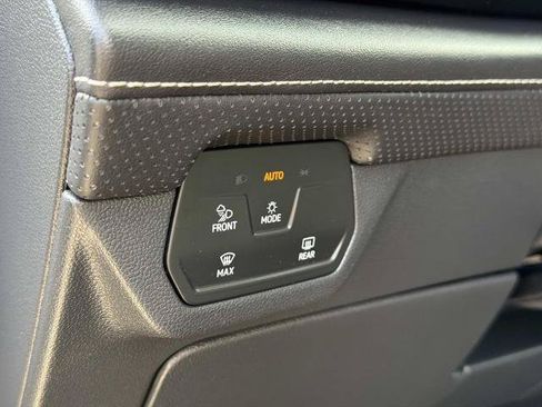 Used 2025 Volkswagen Atlas SE FWD image 18