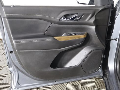Used 2021 GMC Acadia SLE w/ LPO, Floor Liner Package FWD image 20
