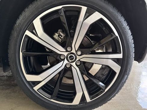 Certified 2023 Volvo XC60 B5 Ultimate w/ Protection Package Premier image 11