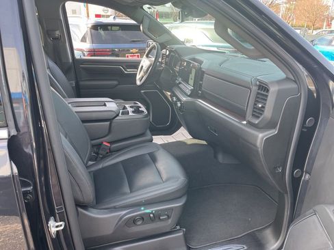 Used 2025 GMC Sierra 1500 SLT image 46