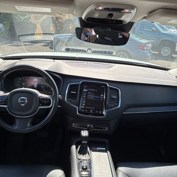 Used 2020 Volvo XC90 T6 Momentum AWD/4WD image 3