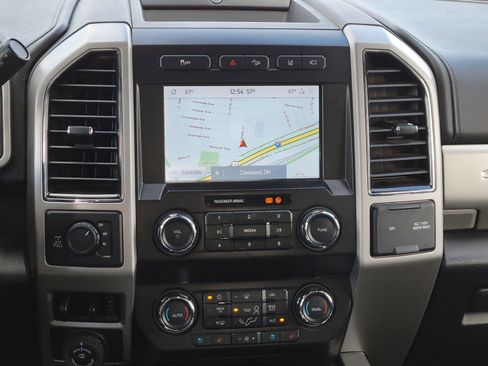 Used 2020 Ford F250 Lariat w/ Chrome Package image 24