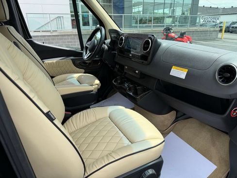 Used 2020 Mercedes-Benz Sprinter 3500 image 43