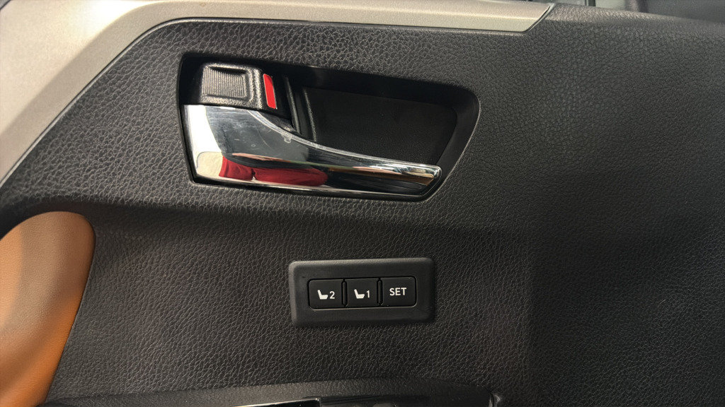Used 2017 Toyota RAV4 Limited w/ Advanced Technology Package AWD/4WD image 17