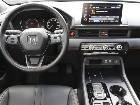 Used 2025 Honda Pilot TrailSport image 25