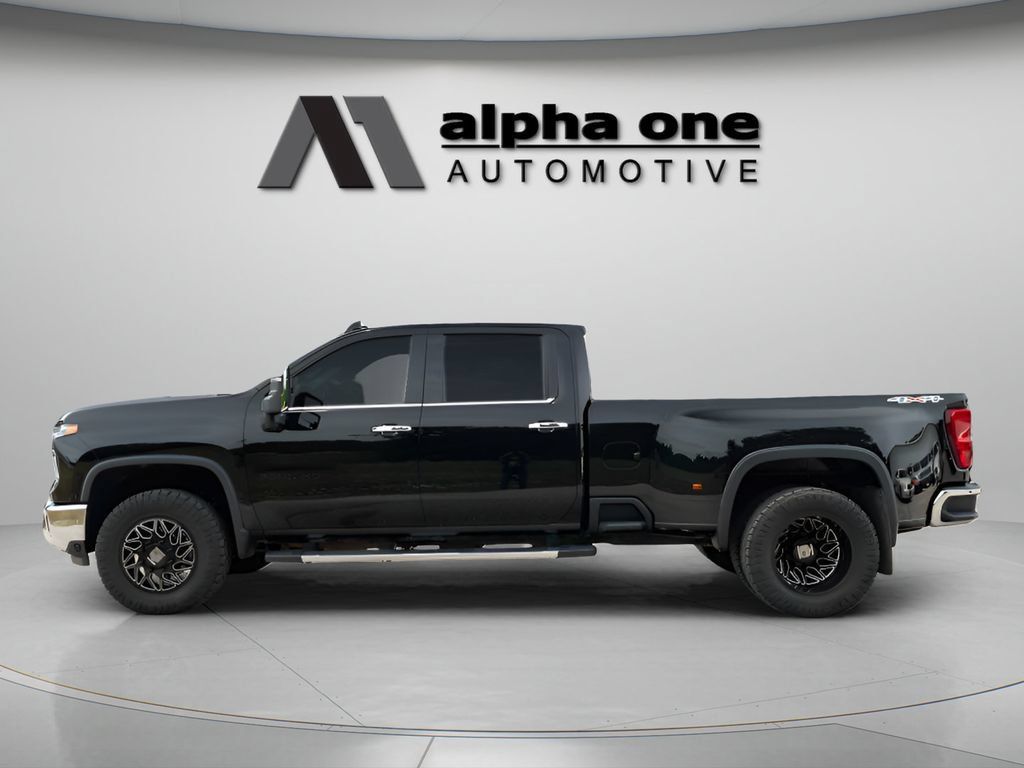 Used 2026 Chevrolet Silverado 3500 LTZ w/ LTZ Plus Package AWD/4WD image 13