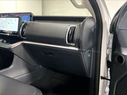 Used 2025 Ford Expedition Platinum AWD/4WD image 19