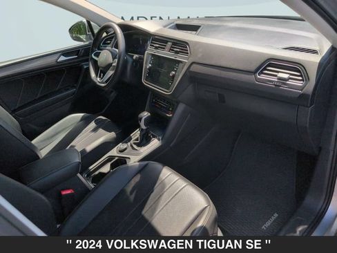 Used 2024 Volkswagen Tiguan SE AWD/4WD image 31