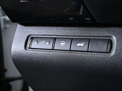 Used 2025 Nissan Pathfinder SV image 20