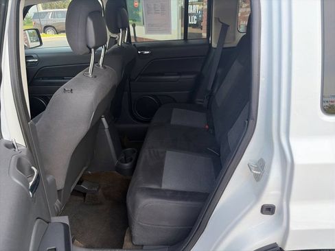 Used 2016 Jeep Patriot Latitude FWD image 13