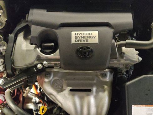 Used 2017 Toyota Camry XLE image 30