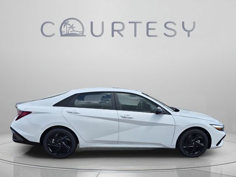 New 2026 Hyundai Elantra SEL Sport FWD image 6